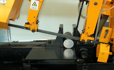 永顺数控带锯床自动送料精度会出现偏差吗？