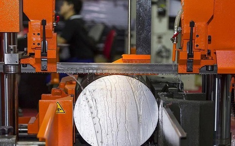 永顺立式金属带锯床切削出现跑带故障解决方法！